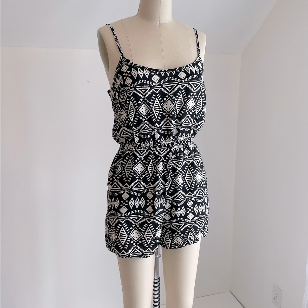 Forever 21 Summer Romper Size M